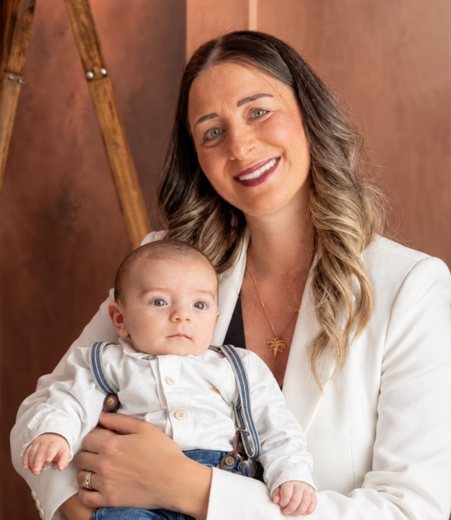 Fabielli com o filho Matteo no colo